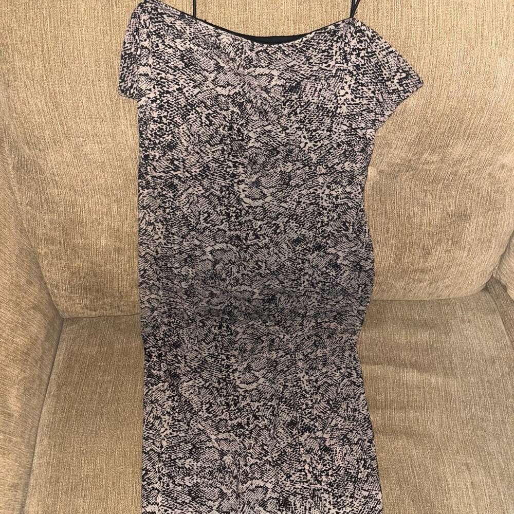 Black and white snakeskin print midi dress #snakeskinprint